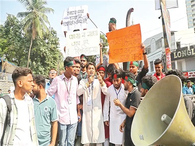 সড়ক অবরোধ করে সাত কলেজের শিক্ষার্থীদের শাটডাউন, তীব্র যানজট