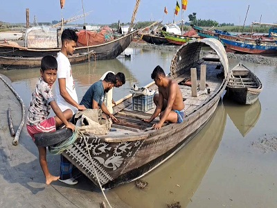 নিষেধাজ্ঞা শেষে ইলিশ শিকারে জেলেদের প্রস্তুতি