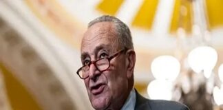 পদত্যাগ করবেন না চাক শুমার