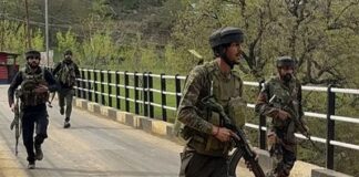 কাশ্মীরে পর্যটকদের ওপর বন্দুক হামলায় নিহত ৫, আহত অনেকে