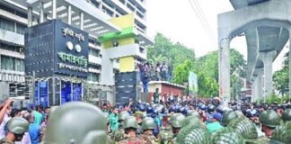 খামারবাড়িতে তুলকালাম, নিয়ন্ত্রণে যৌথ বাহিনী