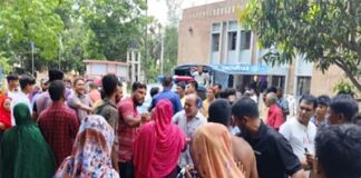 নারীকে নির্যাতনের পর চুল কাটায় মামলা, আসামি ছিনিয়ে নিতে থানা ঘেরাও