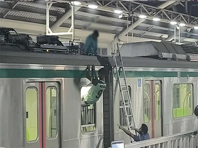 কীভাবে মেট্রোরেলের ছাদে শিশু, জানালেন ডিএমটিসিএলের এমডি