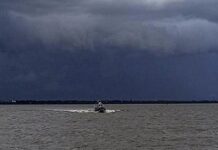 ভারতে ডুবে গেল বাংলাদেশি জাহাজ, ১২ নাবিক উদ্ধার