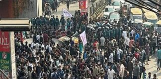 সায়েন্স ল্যাব মোড় অবরোধ শিক্ষার্থীদের, যান চলাচল বন্ধ