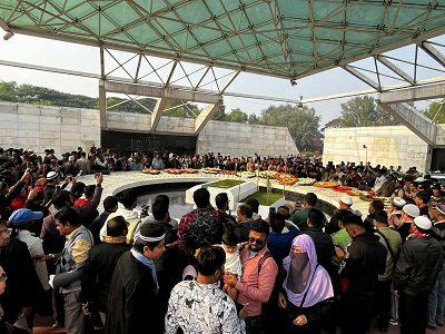 ‘ঢাকায় আসার সুযোগ পেয়ে মনে হলো—কবরটা জিয়ারত করে দোয়া করি’