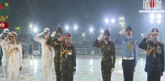 একুশের প্রথম প্রহরে তিনবাহিনীর প্রধানদের শ্রদ্ধা নিবেদন