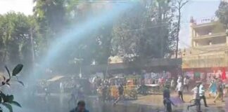 পে-স্কেলের গেজেট বাস্তবায়নের দাবিতে বিক্ষোভ, আন্দোলনকারীদের ওপর জলকামান নিক্ষেপ