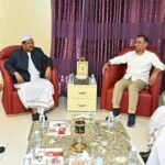 চরমোনাই পীরের বাসায় তারেক রহমান