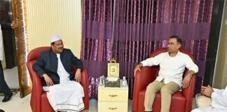 চরমোনাই পীরের বাসায় তারেক রহমান