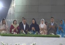 শপথ নেওয়ার পর মা-বাবার কবর জিয়ারত করলেন প্রধানমন্ত্রী