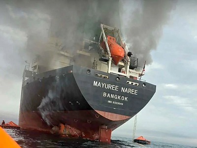 পারস্য উপসাগরের হরমুজ প্রণালিতে তিনটি কার্গো জাহাজে হামলা