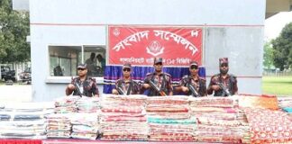 লালমনিরহাট সীমান্তে ২৫ লাখ টাকার ভারতীয় শাড়ি জব্দ