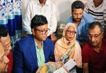 ধানের শীষে ভোট দিতে চাওয়া সেই অসুস্থ বৃদ্ধার পাশে প্রধানমন্ত্রী