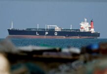 ইরান যুদ্ধের গতিপথ বদলে দিয়েছে হরমুজ প্রণালি: দ্য গার্ডিয়ানের বিশ্লেষণ