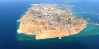 ৪০ বছর ধরে ইরানের খার্গ দ্বীপ দখলের স্বপ্ন দেখছেন ট্রাম্প