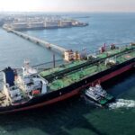 যুদ্ধের মধ্যে তেলের রপ্তানি বাড়িয়ে দিনে ১৪ কোটি ডলার আয় করছে ইরান