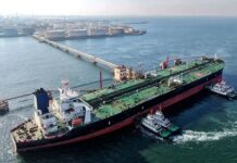 যুদ্ধের মধ্যে তেলের রপ্তানি বাড়িয়ে দিনে ১৪ কোটি ডলার আয় করছে ইরান