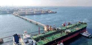 যুদ্ধের মধ্যে তেলের রপ্তানি বাড়িয়ে দিনে ১৪ কোটি ডলার আয় করছে ইরান