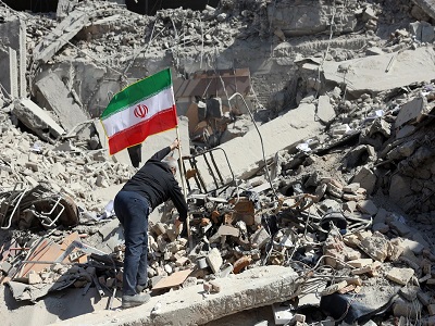 বোমার বিকট শব্দ, শিশুদের নাচ-গানে ভুলিয়ে রাখার চেষ্টা ইরানি বাবা-মায়েদের