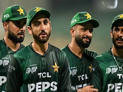 বিশ্বকাপে ব্যর্থতা : পাকিস্তান দলের প্রত্যেককে ৫০ লাখ রুপি জরিমানা