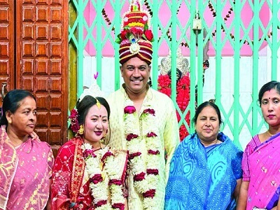 প্রেমের টানে ফেনীতে ফিলিপাইনের তরুণী