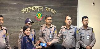 হারিয়ে যাওয়া ৫০ মোবাইল প্রকৃত মালিকদের ফিরিয়ে দিল পুলিশ