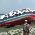 চরমোনাই মাহফিলের ঘাটে ভিড়িয়ে রাখা লঞ্চ ডুবি