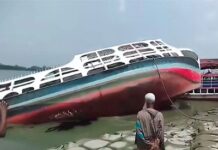 চরমোনাই মাহফিলের ঘাটে ভিড়িয়ে রাখা লঞ্চ ডুবি